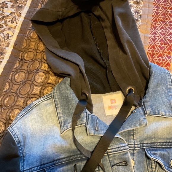 Jean jacket, one of a kind - Picture 5 of 9